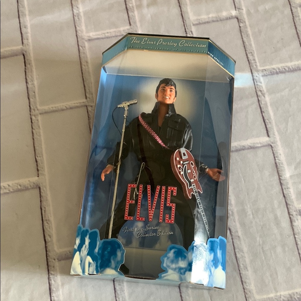 ELVIS Collector's Edition Figure